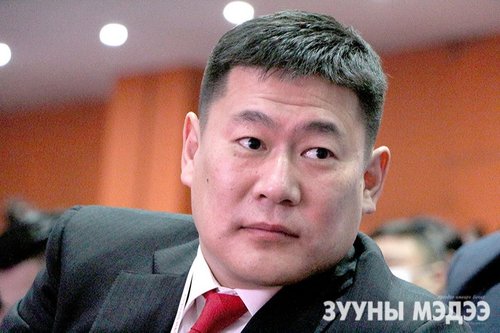“Оюу толгойн өр “тэг”...” гэчихээд таг болсон Л.Оюун-Эрдэнэ юу бодож суудаг бол?!